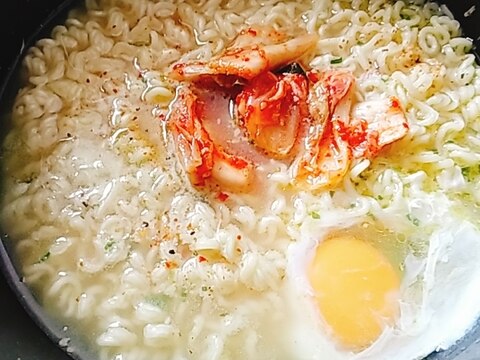 ひと手間加えて⭐キムチと卵の塩ラーメン